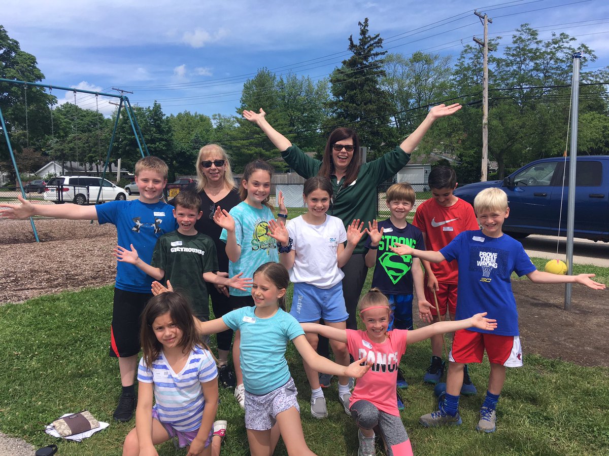 GB4th209's tweet photo. It's a circus out there! #Greenbriar School https://t.co/t4p3va5Cjx
