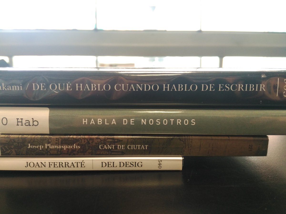 Els dimecres toca #robaunpoema. Avui amb les #novetats de segona planta. #bjsv #quefemalesbiblios