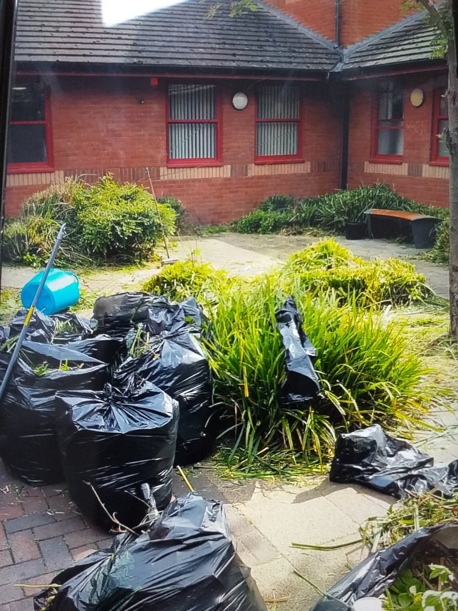 Patients and staff working together to improve our environment #equals #hardwork #hillcresthappiness #workingtogether <a href="/PawleyStephanie/">Stephanie Pawley</a> <a href="/naomiMorgan43/">Naomi Morgan</a> @WorcsHealthCare
