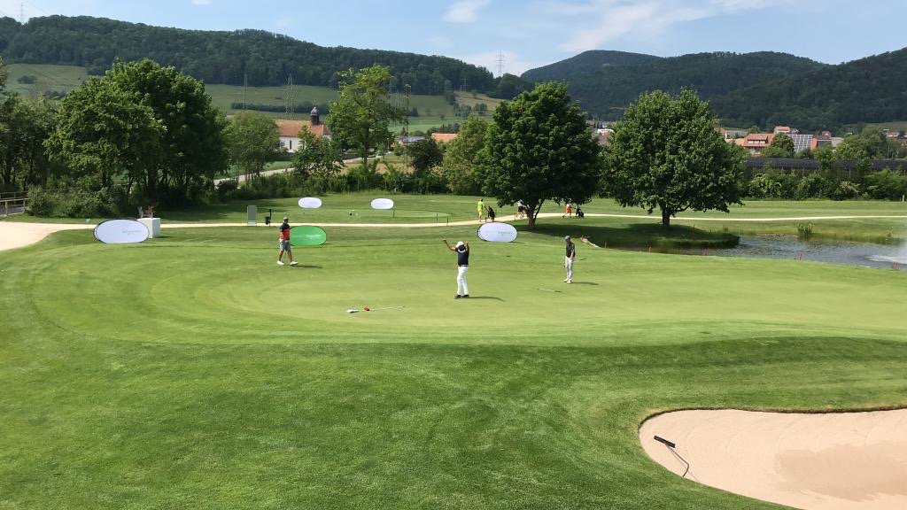 SchneiderSwiss's tweet photo. Heute wird sich nichts geschenkt auf der Schneider Electric Golf Open in Stüsslingen. 35 Golfprofis aus der Datacenter Branche geben alles. #SafeHost #GreenDatacenter @ALSOSchweiz @Swisscom_de @microsoft_ch @IBMCH Güdel, Amstein & Walthert #LifeIsOn https://t.co/nLnTXHYG8p https://t.co/uWpAlkyUem