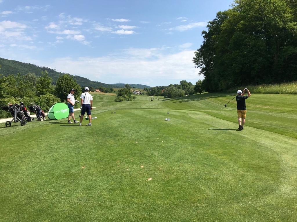 SchneiderSwiss's tweet photo. Heute wird sich nichts geschenkt auf der Schneider Electric Golf Open in Stüsslingen. 35 Golfprofis aus der Datacenter Branche geben alles. #SafeHost #GreenDatacenter @ALSOSchweiz @Swisscom_de @microsoft_ch @IBMCH Güdel, Amstein & Walthert #LifeIsOn https://t.co/nLnTXHYG8p https://t.co/uWpAlkyUem