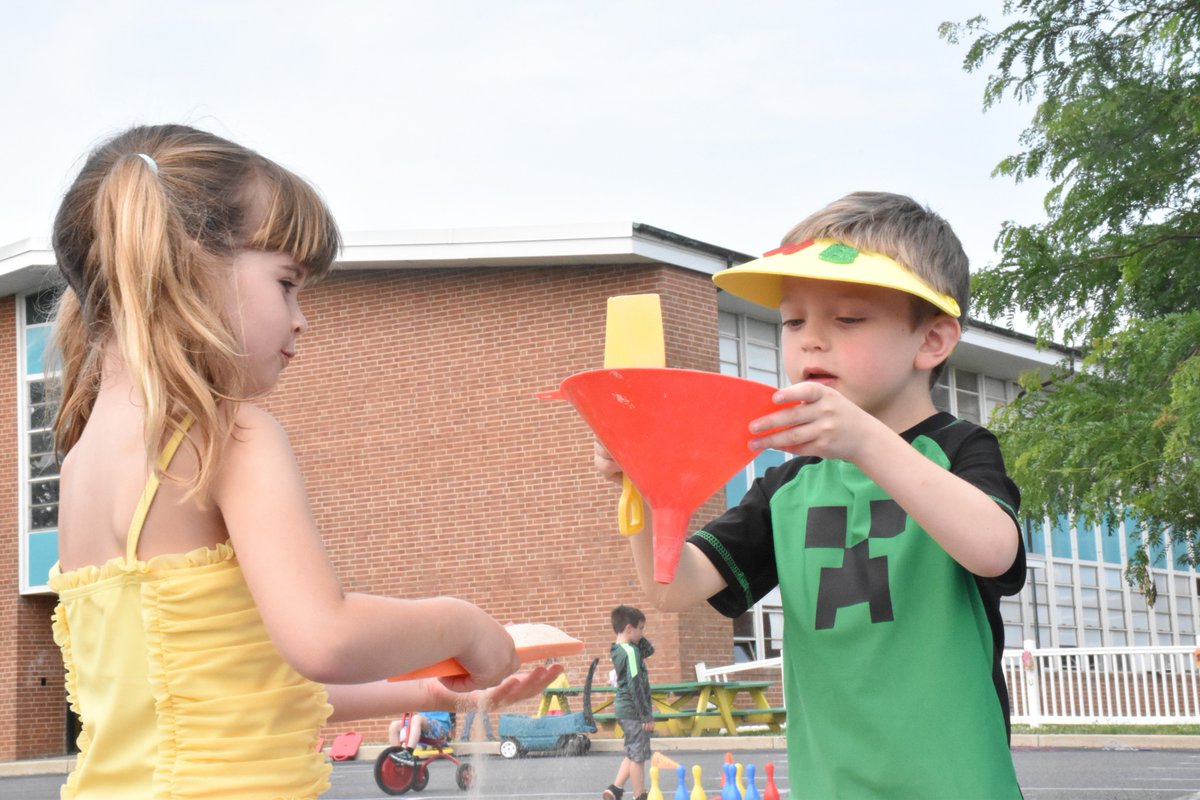 SJSwestminster's tweet image. The kindergartners explored many fun activities for Beach Day - right here on our Westminster campus!