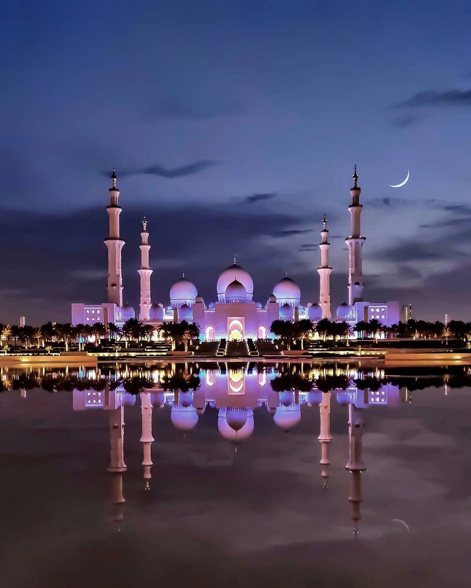 Sheikh Zayed Mosque one of the most beautiful mosques in UAE and probably in the world. 

Dubaiholidays.co

#SheikhZayedMosque #Sheikh_Zayed_Mosque #VisitUAE #VisitAbuDhabi #AbuDhabi #AbuDhabiattraction #luxuryTravel #WhiteGreek #Macedonianmarble