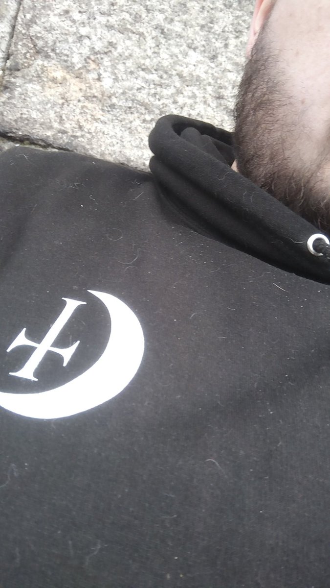 Alantar_'s tweet photo. Lad going around where I'm sitting in town asking if we want to attend mass in some rando church. 

Asked everyone but me, I wonder why https://t.co/7Oi1ReRUox