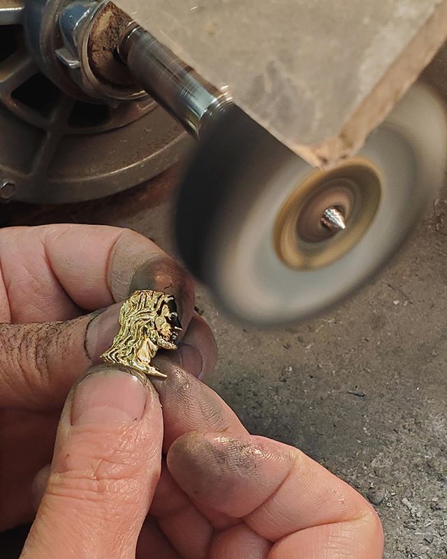 mavajewelry's tweet photo. Working on another custom creation for a special client.
•
•
•
•
#mensjewelry #mensstyle #goldjewelry #platinum #jesus #christ #pendant #customjewelry #custommade #custommadejewelry #uniquejewelry #finejewelry https://t.co/vSRP7Ee8Ry https://t.co/nG1QpMATkf