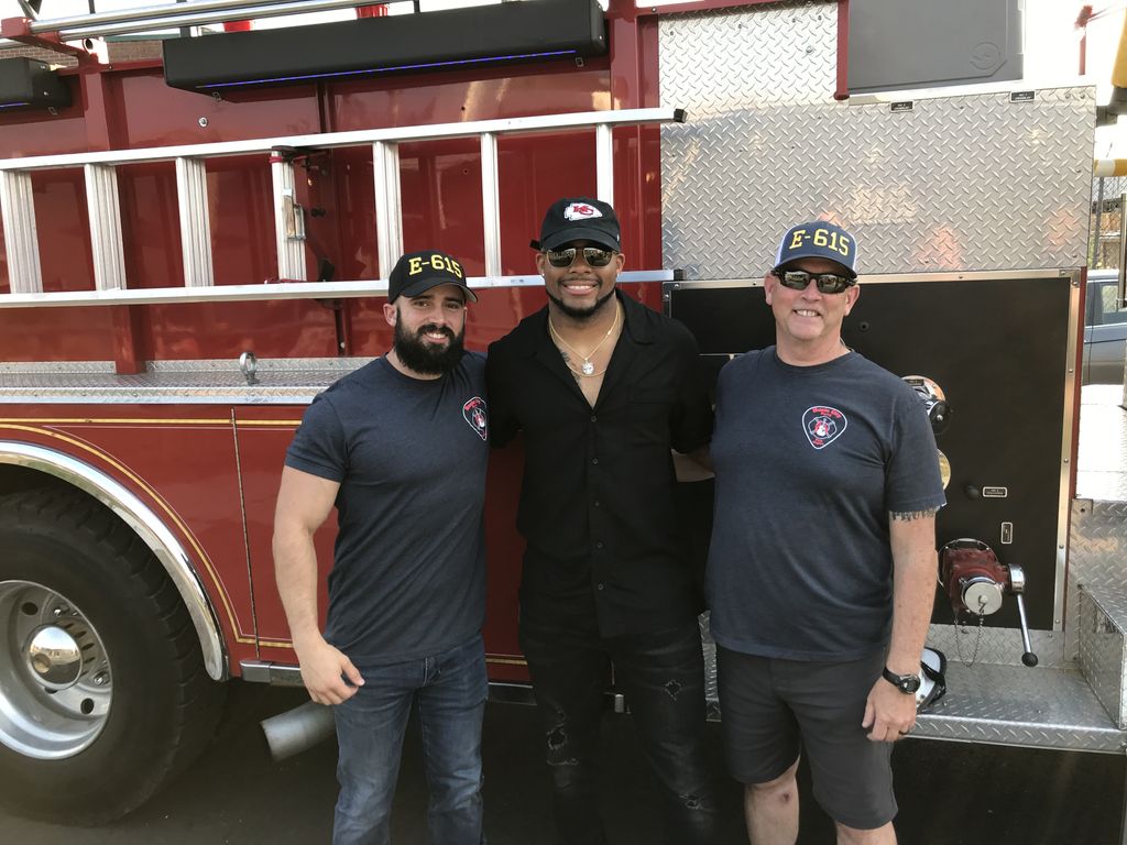 Ain’t no party like an #nfl party. 
#juanthornhill #foolball #partyfireengine #engine615 #musiccitypartyfireengine #nashvillemusic #firefighter #countrymusicislife #countrymusic #country #countrymusician #countrymusicfan #countrymusiclyrics #newmusic #singer #countrymusiclover