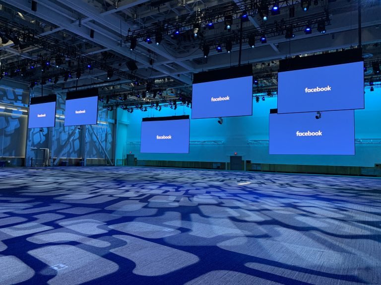ETCInc's tweet photo. Facebook is ready to get social in its expanded HQ with help from ETC gear. The new space utilizes a mixture of @HighEnd_Systems Solaframe 3000 and ETC D60 Lustr+ LED fixtures as well as ETC Eos consoles and ETCnomad Pucks. Read more: https://t.co/IrsisZtdEG https://t.co/EBgpDY7jYb