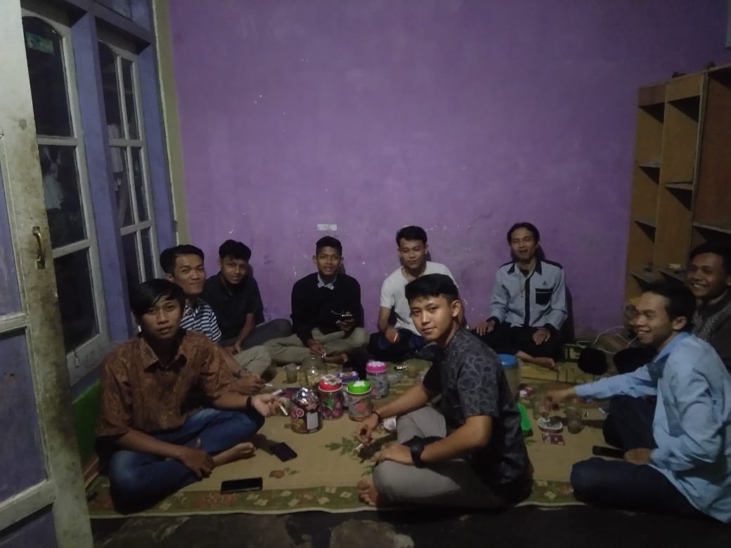 ZAIK_ALBRAINS's tweet photo. Kumpul kemebul cerita jaman jadul yang terasa sangat mantul...
#reoni #ngaji #ceritamasalalu #kumpul https://t.co/zsJKvg2fvo