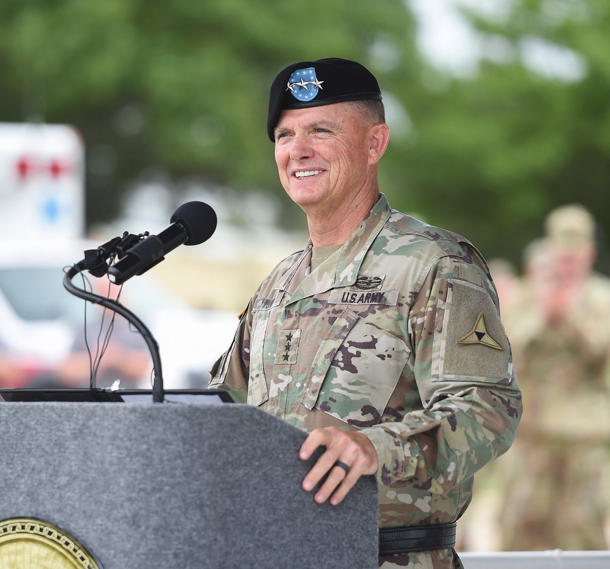 PaulFunk2's tweet photo. During my #Army journey, I’ve served in every one of the four divisions of III Corps. They forged me from a green second lieutenant into the old cavalryman I am today. Beth and I thank you. The Corps will thrive w/ LTG Pat White @iiicorps_cg &amp; Emma. Phantom 6 OUT! #PhantomStrong https://t.co/4bTlQt5hVy