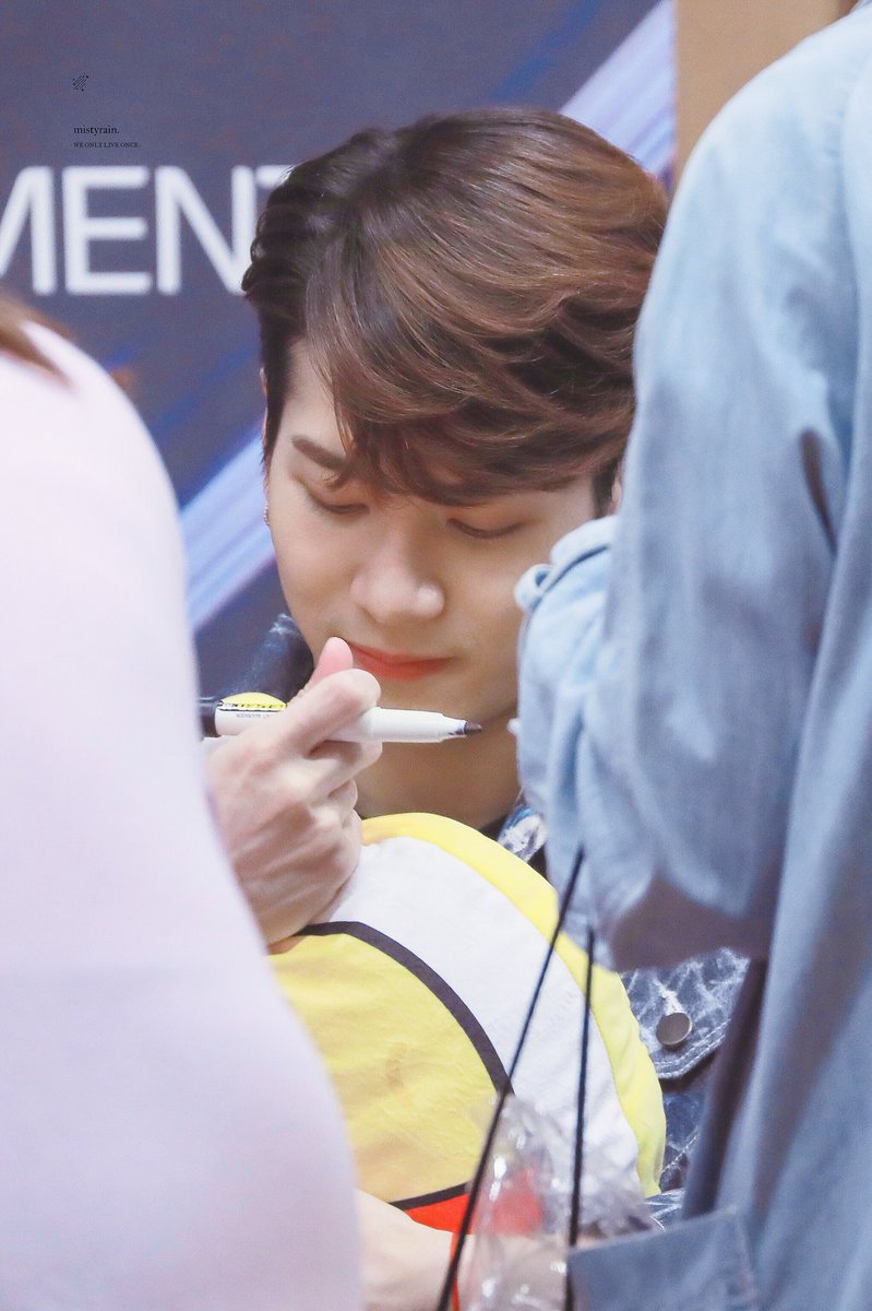 190531 · Yeongdeungpo Fansign

Look at him😭😭😭
such a BABY👶🍼

#GOT7 ⁠ ⁠⁠#갓세븐      ⁠ 
#JacksonWang #잭슨 #王嘉爾