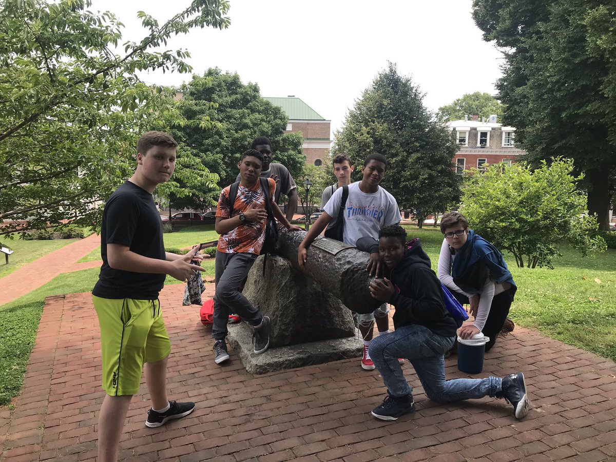 MrsRusso4's tweet photo. @PocomokeMiddle 8th grade at the Maryland State House and Naval Academy https://t.co/5c6QE0MO9I