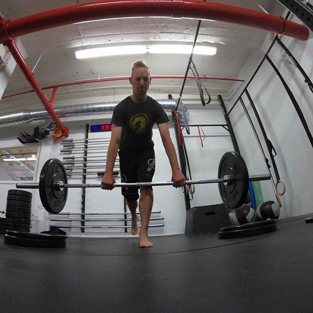 Getting better on the bike training off the bike #singlelegdeadlift #deadlift #20reps #throwbacktshirt #cyclinglife #cycling #388carlaw bit.ly/2WqnjsT