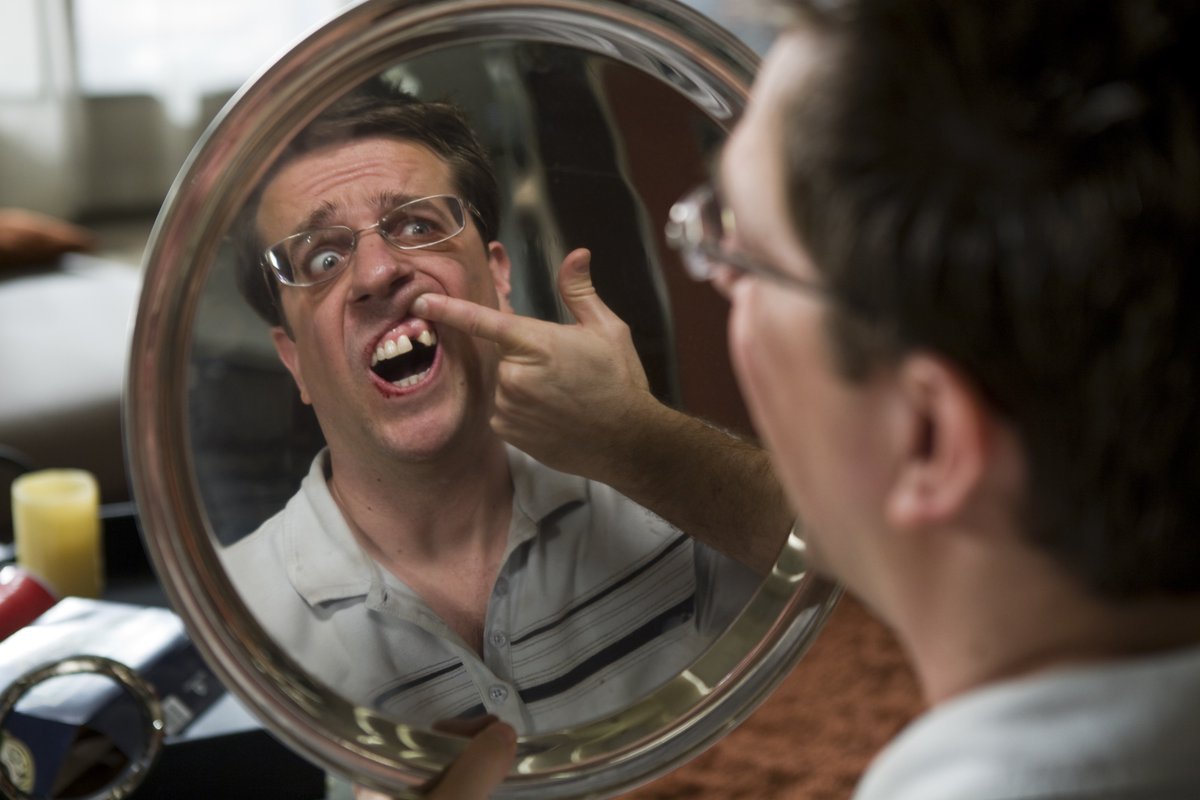 WBHomeEnt's tweet photo. "I look like a nerdy hillbilly!" #TheHangover https://t.co/buMa5ExyX8