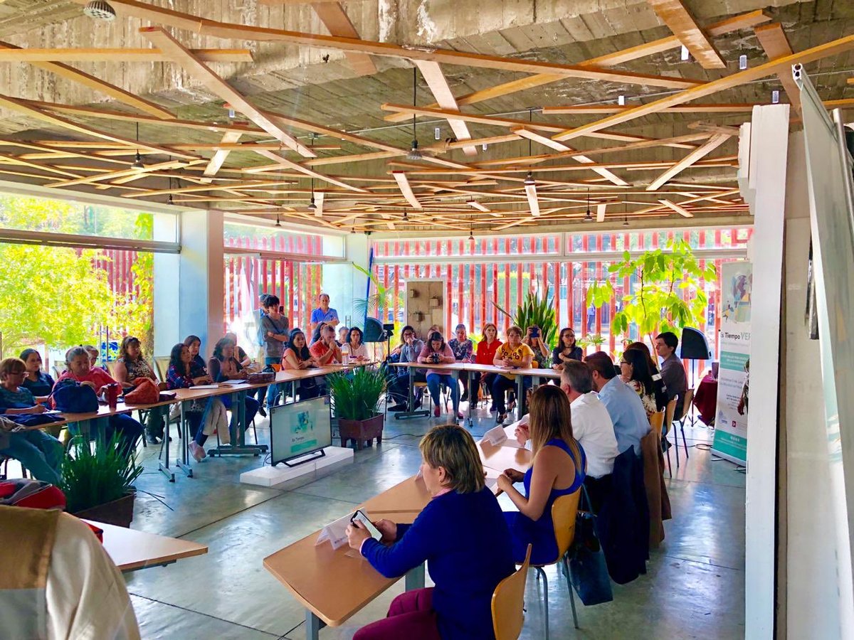 ManosAlFuturo's tweet photo. En el Día Mundial del Medio Ambiente, firmamos un Convenio de Colaboración con la Alcaldía de Azcapotzalco para iniciar nuestro programa Es Tiempo Verde, impartiendo el Curso Taller de Huertos Familiares y Comunitarios. #CDMX 
#DiaMundialDelMedioAmbiente https://t.co/MOtsrttAzO