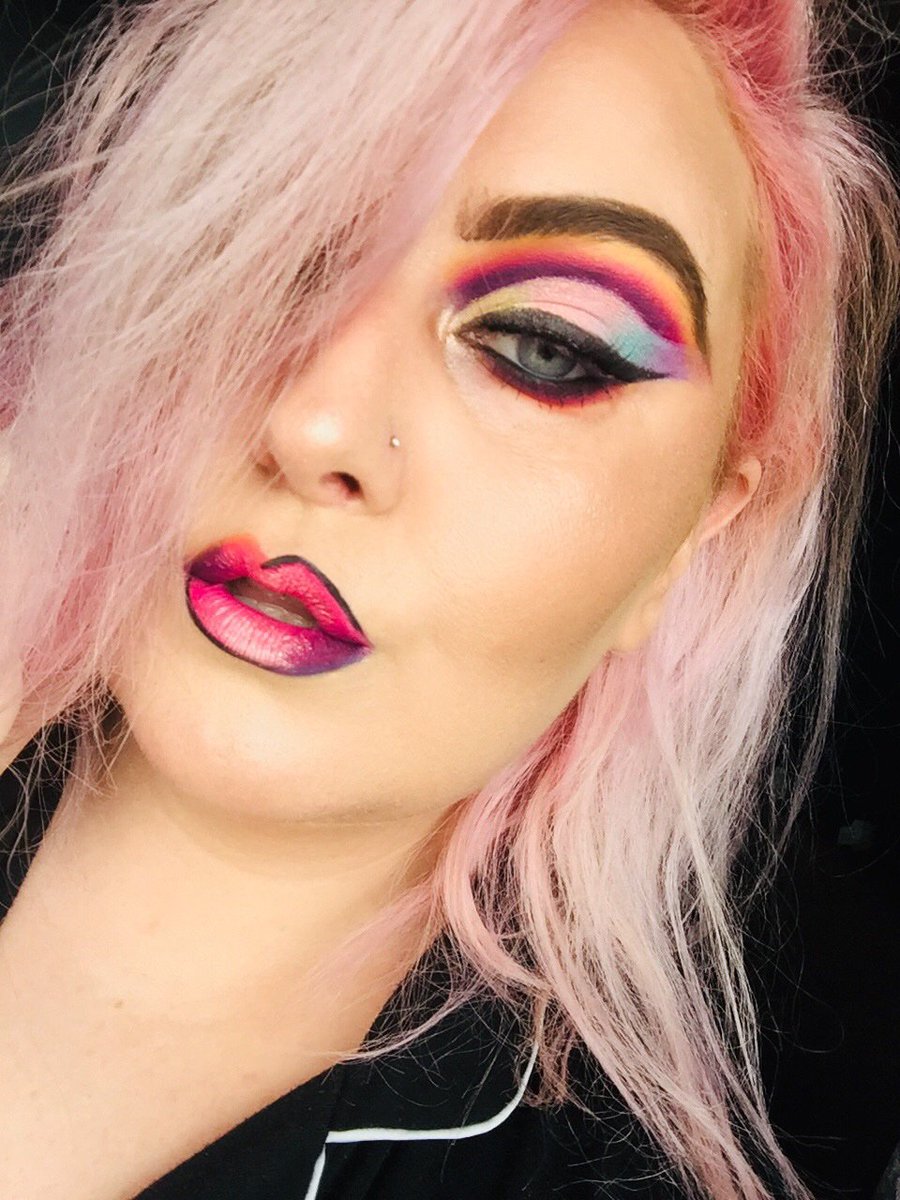 Jessg_snizzle's tweet photo. My pride eye and lip 😍 #PrideMonth #pridemakeup @beautybay using The EYN bright eyeshadow palette on the eyes and lips 😍😍 #love https://t.co/OHZ6q5WU8V