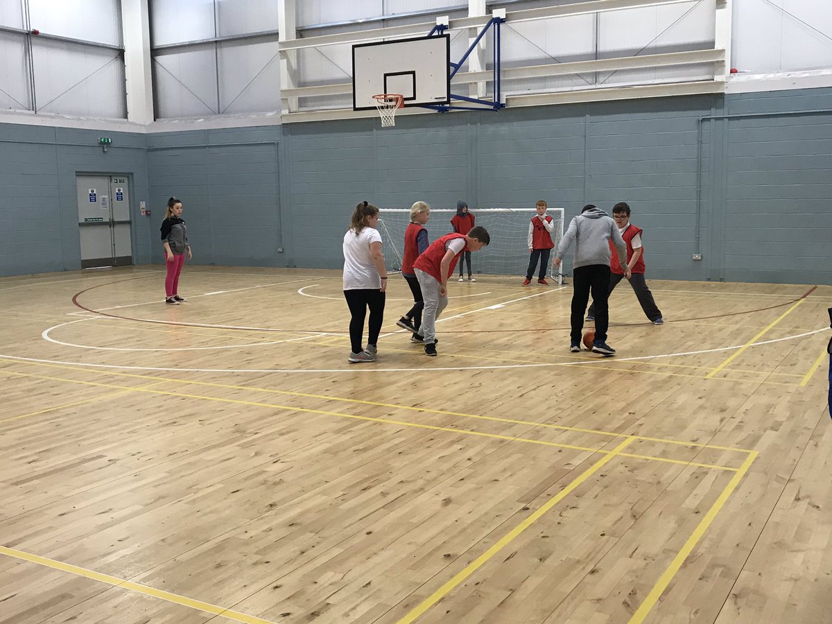 MissWalkerP6's tweet photo. Primary 6 enjoyed their football session today https://t.co/K3MQ4WvIZB