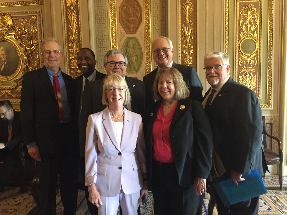 ACOGAction's tweet image. #Groupof6 leaders met with @PattyMurray on the Hill today. Thank you Senator Murray for your dedication and support as a women&apos;s health champion! #AmericasDocs @DrTedAnderson @acog @AOAforDOs @APAPsychiatric @ACPinternists @aafp @AmerAcadPeds