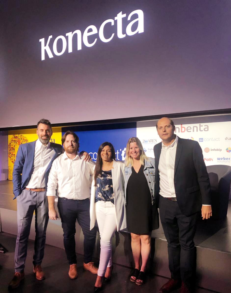 Konectargentina's tweet photo. Estuvimos en nueva edición de #ExpoContact19 . Matías Argota @matargota Gerente de Operaciones #KonectaAr y Verónica Puentes @vero_cba Jefe de Relacionamiento de Clientes y Transformación Digital #MovistarAr, presentaron el leading case mundial #comoconstruirungiganteenunadecada https://t.co/qhgLNcXkEw