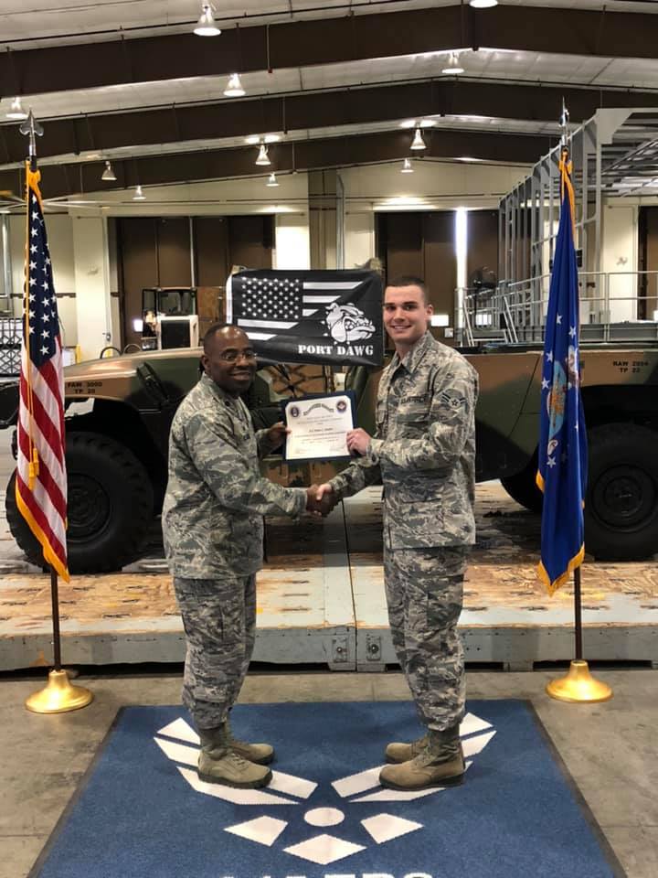 AETCommand's tweet photo. Now that's the way to head out to your first permanent duty station! Congrats to Airman 1st Class Dylan Sanders, who just graduated as the distinguished graduate of Air Transportation apprentice class 19047!!
#PortDawgs #2T2 #Airtrans https://t.co/pbaBNdCFwz