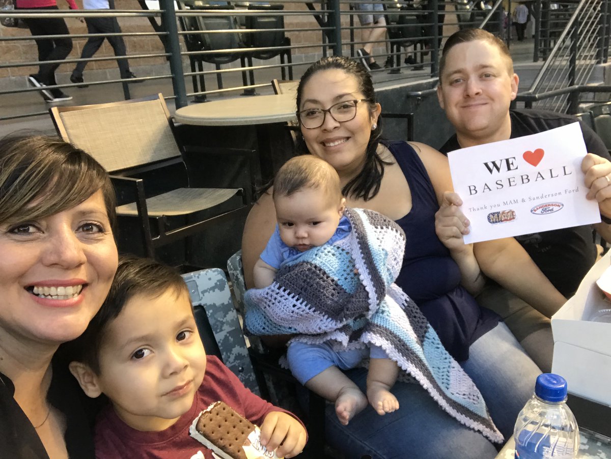 azmamorg's tweet photo. Another AZ military family enjoying baseball treats and the Diamondbacks! Thank you Sanderson Ford AZ. #seatsforsoldiers #AZMAM https://t.co/epXZRP4FDT
