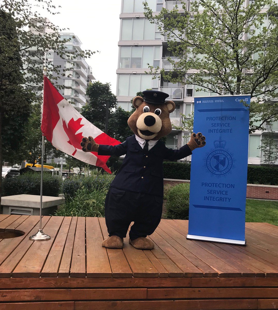 CanBorderPAC's tweet photo. We’re ready for the Law Enforcement Torch Run! Re-tweet to cheer on the @sobcsociety athletes and our team runners! @VancouverPD @BCLETR #LETR #CBSAgives #SpecialOlympics https://t.co/HJZj780z6c