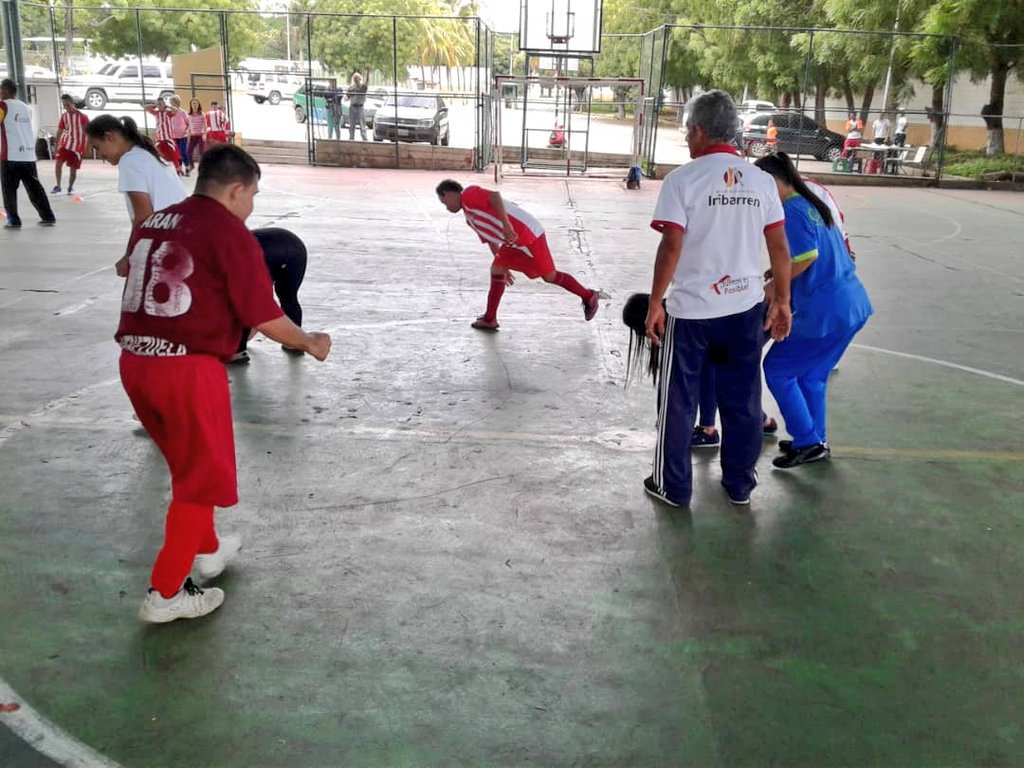 somosimderi's tweet photo. #Alasid Celebró su 25 Aniversario con un Festival Deportivo Recreativo,
que se realizó en el Colegio de Médicos del Estado Lara y contó con el apoyo del Alcalde @LuisJonasReyes y @somosimderi
#JuntosEsPosible
#JuntosPorElDeporte
#SerGuaroMeEncanta https://t.co/JBWHsJSipQ