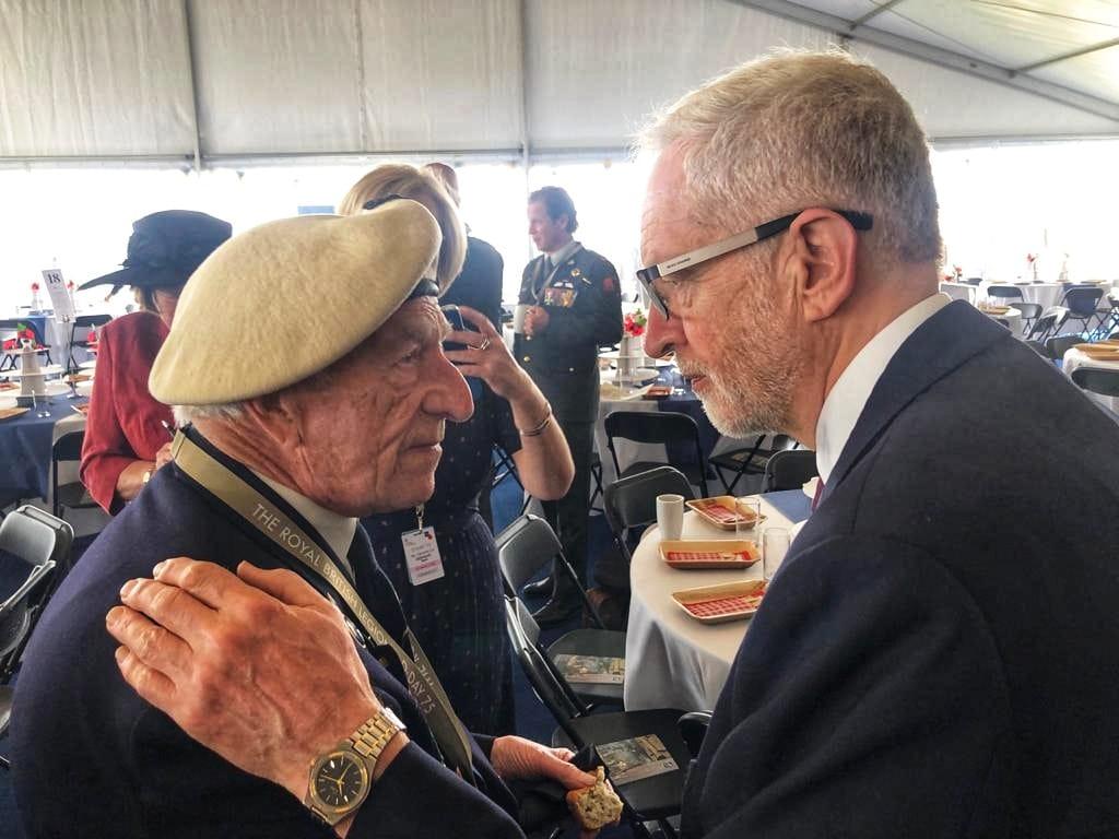 Alec Penstone took part in the Arctic Convoys with the Royal Navy - protecting vital supplies to the Soviet Union during the Second World War.

Alec and millions of others showed unimaginable heroism in the fight against fascism.

It was an honour to meet him today. #DDay75