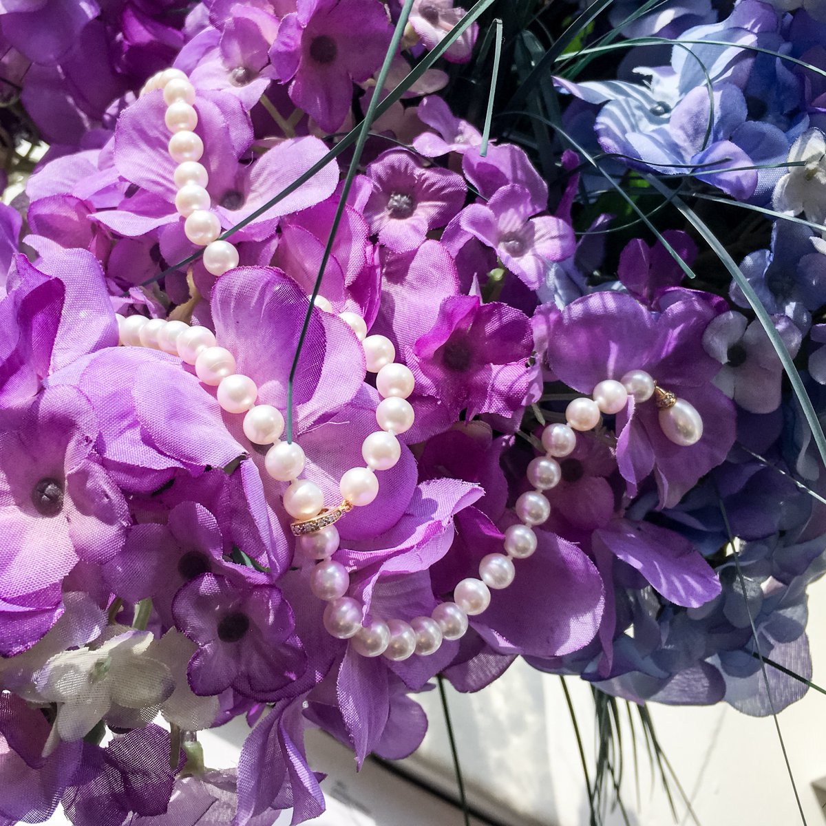 MastoloniPearls's tweet photo. A sweet #pearl strand with a #diamond clasp that can adjust the lariat length. 🌸 #PearlMonth #JuneBirthstone
#MastoloniPearls #Pearls #NYC #PearlJewelry #PearlStrands #AkoyaPearls #FreshwaterPearls #love #beautiful #diamondclasp #finejewelry #luxury #perla #perle https://t.co/JNBoIzVj0R