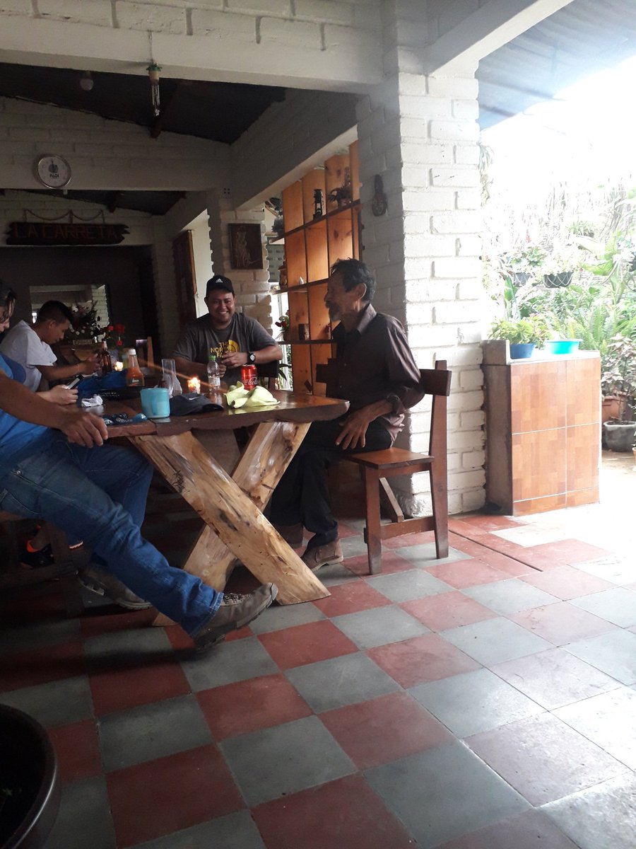 calzadillArnold's tweet photo. Jamás nos cansaremos de las muchas Historias de Tío Toño Ramos.
#FamiliasNumerosas #historiasfamiliares #breakcoffe https://t.co/2CwhsKpQ2n