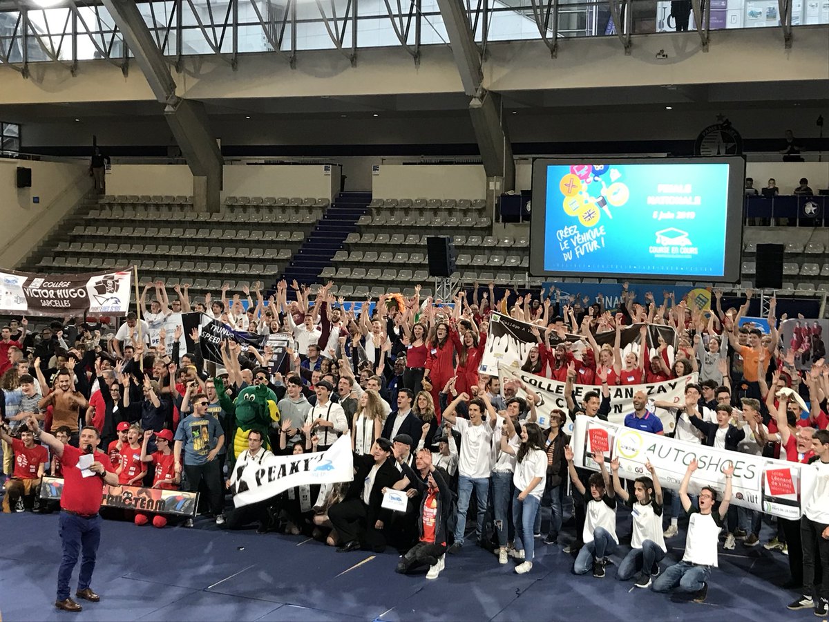 Ellesbougent's tweet photo. #CourseEnCours Félicitations à l’ensemble des équipes pour vos beaux projets 👏 #FinaleCEC 🏎 #mixite #automobile https://t.co/LZjt2ODQgA