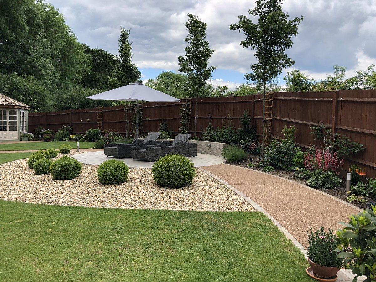 lands4living's tweet photo. #Landscapes4living #WeAreApl #bestbyfar Marshalls walling & setts. Resin pathways, porcelain terrace 50tonnes of soil, turf & feature trees 1yr on.. #inlite lights. #malvernbuildings client has part planted, so pleased it’s being enjoyed!!😎 https://t.co/CVA9zixi78