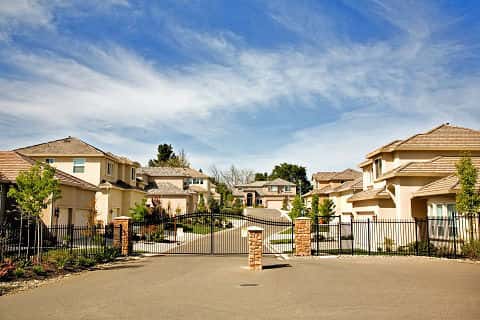 NewHomeSource's tweet image. Before deciding to buy a new home in a gated community, consider these pros and cons when weighing your options.

newhomesource.com/guide/articles… 

#gatedcommunity #newhome #NewHomeGuide
