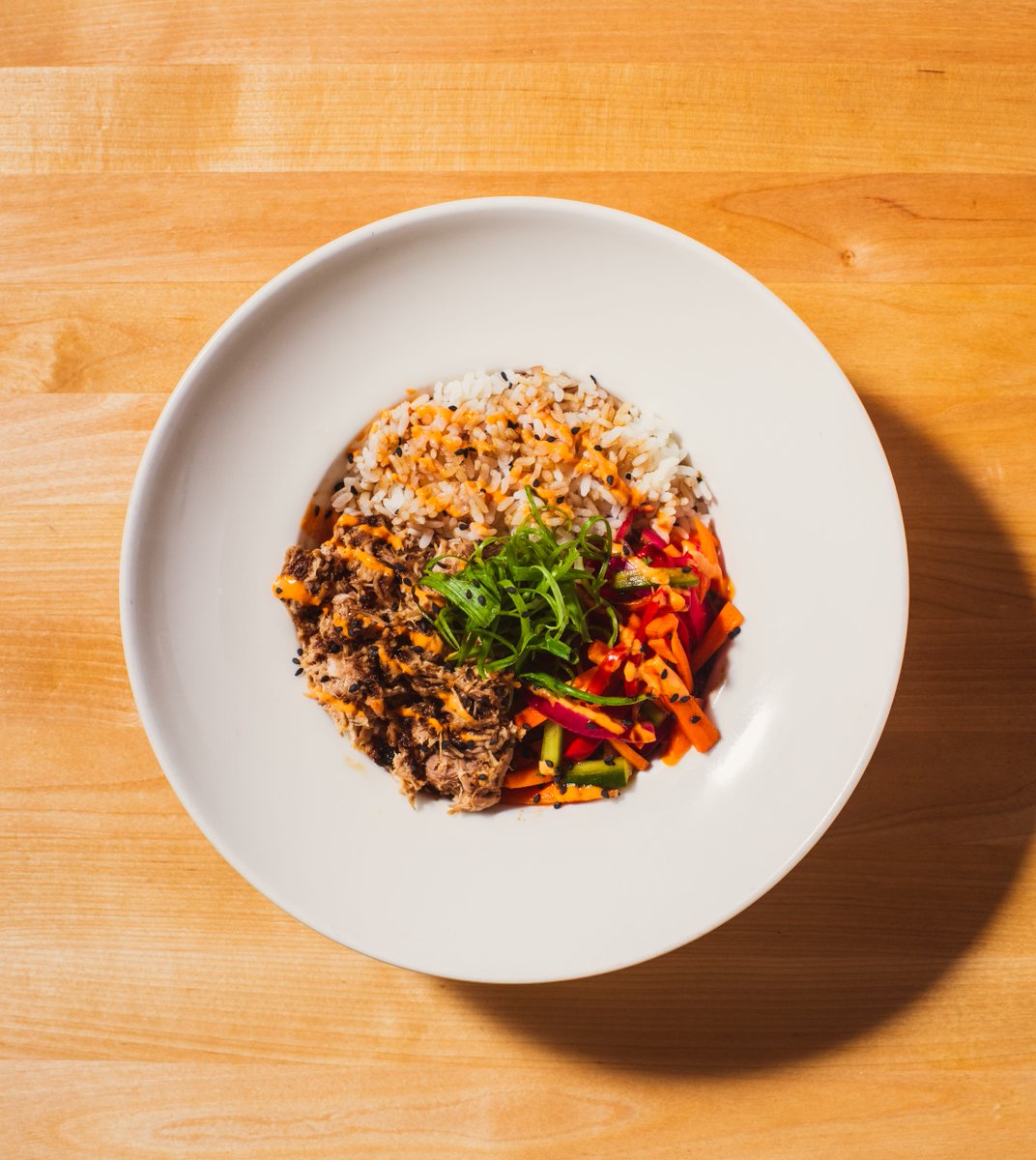 Stanfords_LCtr's tweet photo. It's #WanderlustWednesday at Stanford's! This month we're featuring our favorite bites from Hawaii. $5.95 is your passport to delicious deals like this Kalua Pork Bowl, Kalua Pork Sliders &amp; Grilled Chicken Bowl. Stop by today from 3PM—Close &amp; treat your taste buds to a vacation! https://t.co/iLZOs9BV10