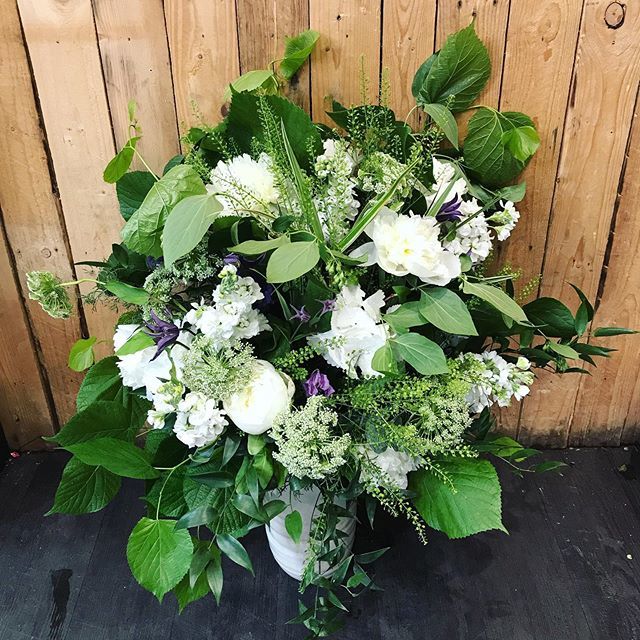 GardeniaLondon's tweet photo. A garden gathered style arrangement for the graduation @marymountlondon! •
#gardeniaoflondon#wimbledonvillage #wandsworthcommon #teddington #floristry #flowersofinstagram #flowers #florists #picoftheday #london #forprettysake #londonflorist #pretty #flowerspiration #floralin… https://t.co/ECPpzV3Y74