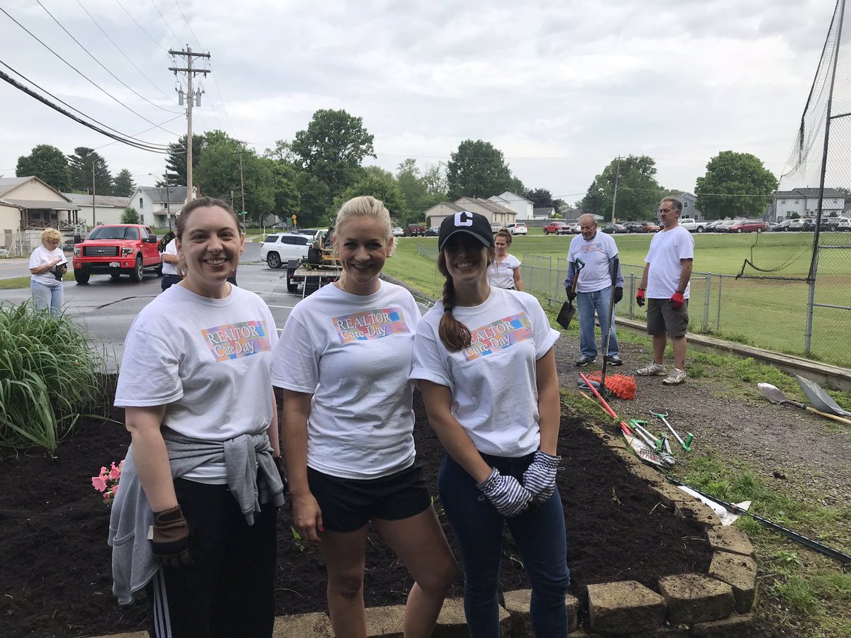 OhioBasementAth's tweet photo. Realtor Care Day 2019! #RealtorCareDay #OneCommunity https://t.co/dJbsq0us4S