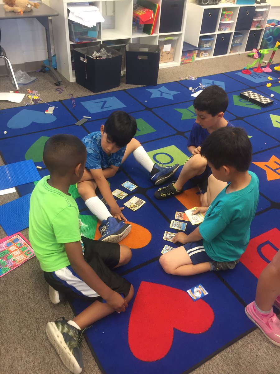AsaroChris's tweet photo. Having a great end of year play day @NoddinElem . #noelectronics #Legofun #usdLearns #USDBELL https://t.co/GIA9Lu3iHV