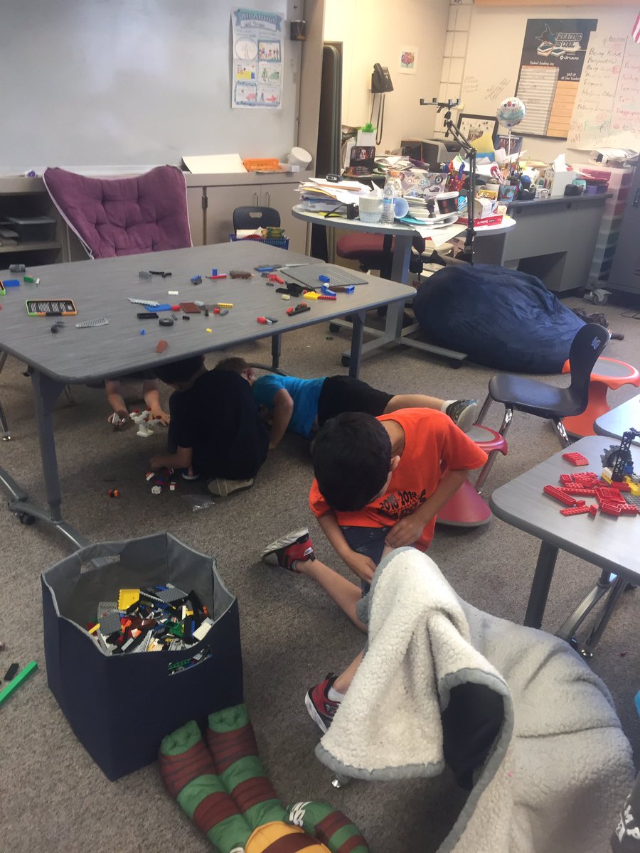AsaroChris's tweet photo. Having a great end of year play day @NoddinElem . #noelectronics #Legofun #usdLearns #USDBELL https://t.co/GIA9Lu3iHV