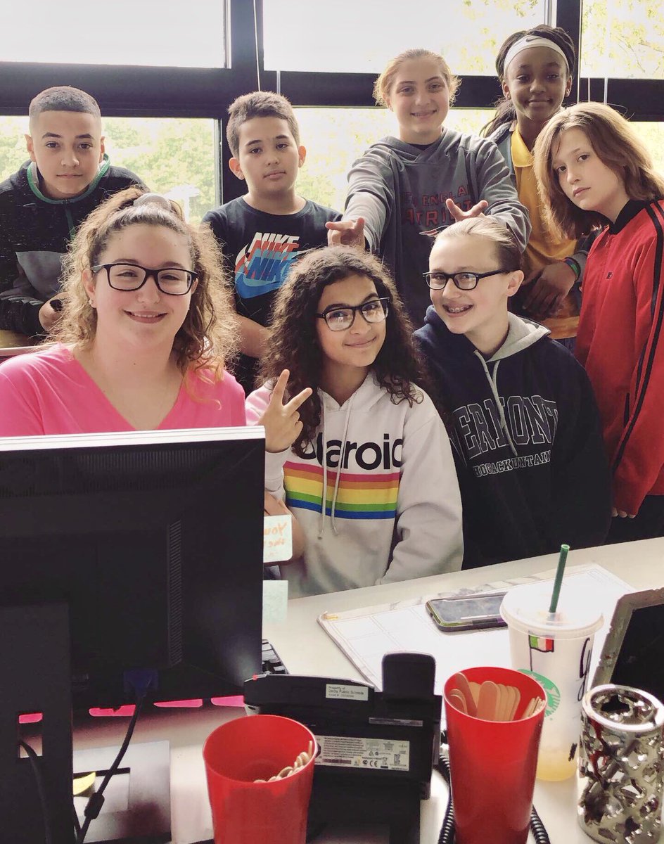 sigciotto's tweet photo. At the end of the year you spend the last few minutes of class listening to music 🎵🎶 

And getting your whole spot taken over by 7th graders, apparently https://t.co/JeqvJ7C0gD
