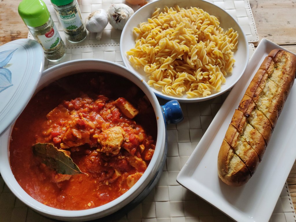 HungryHighland1's tweet image. #Istrian #Chicken #Goulash #Žgvacet Istrian Chicken Goulash (Žgvacet) hungryhighlander.home.blog/2019/06/05/ist…