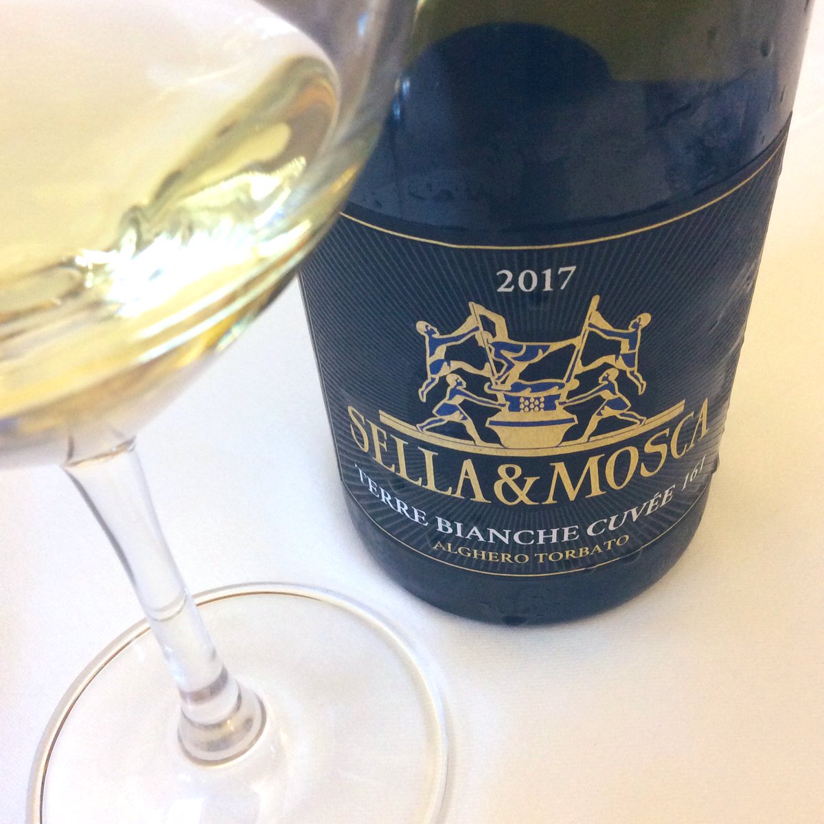rs_bc_bl's tweet photo. Our #WineWednesday #rbbglass goes #ontour with #terrebianche #torbato 2017 from @SellaeMosca
💛 #sardinia #wine
#rbb #vitaeller #rossobiancobolle #rbbpointofview #neverstoplearning #neverstopexploring
@TheWineStalker @JMiquelWine @ricasoli99 https://t.co/oHfC2LC3zF
