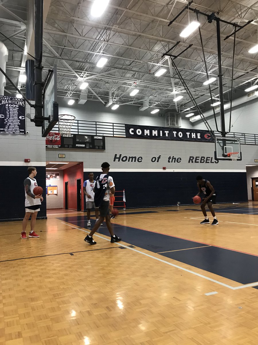 ECHSRebelsBball's tweet image. Great competitive practice today. Changing the culture starts with leadership. #proudCoach #seniorleadership #freethrows