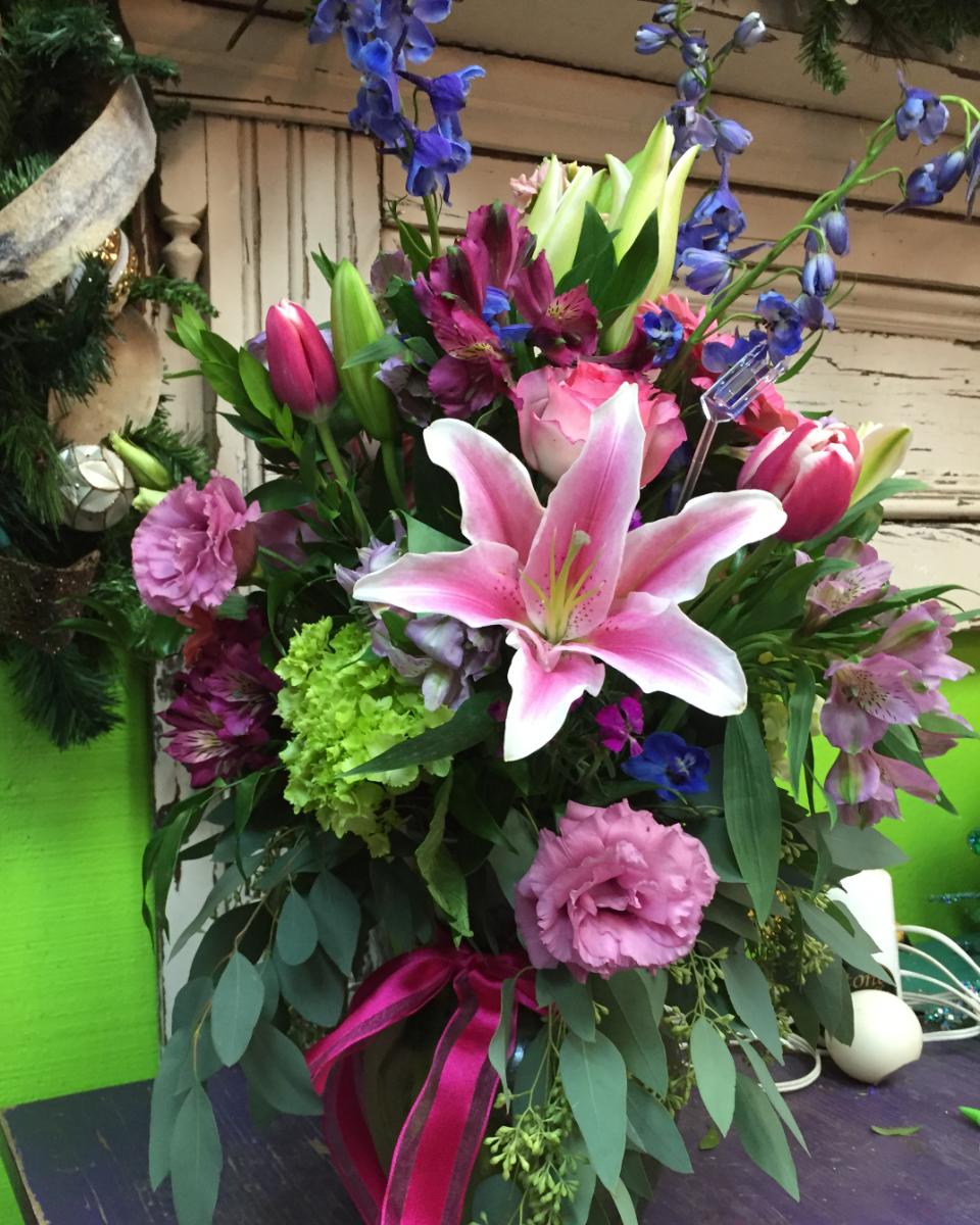 CityviewFlorist's tweet photo. We treat our customers like family and our arrangements like art. https://t.co/zFOoveTnsJ