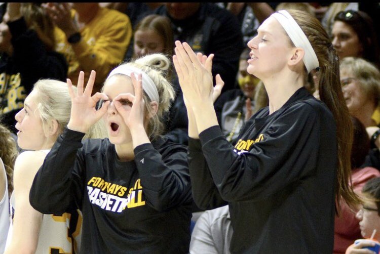 MadMitts13's tweet photo. Happy birthday to my girl @RobinJR_2 !!! hope you’ve had the best day and I can’t wait to celebrate when we are both in Hays! Love you Ribbon! ❤️😊 https://t.co/bOH1Z5xMqg
