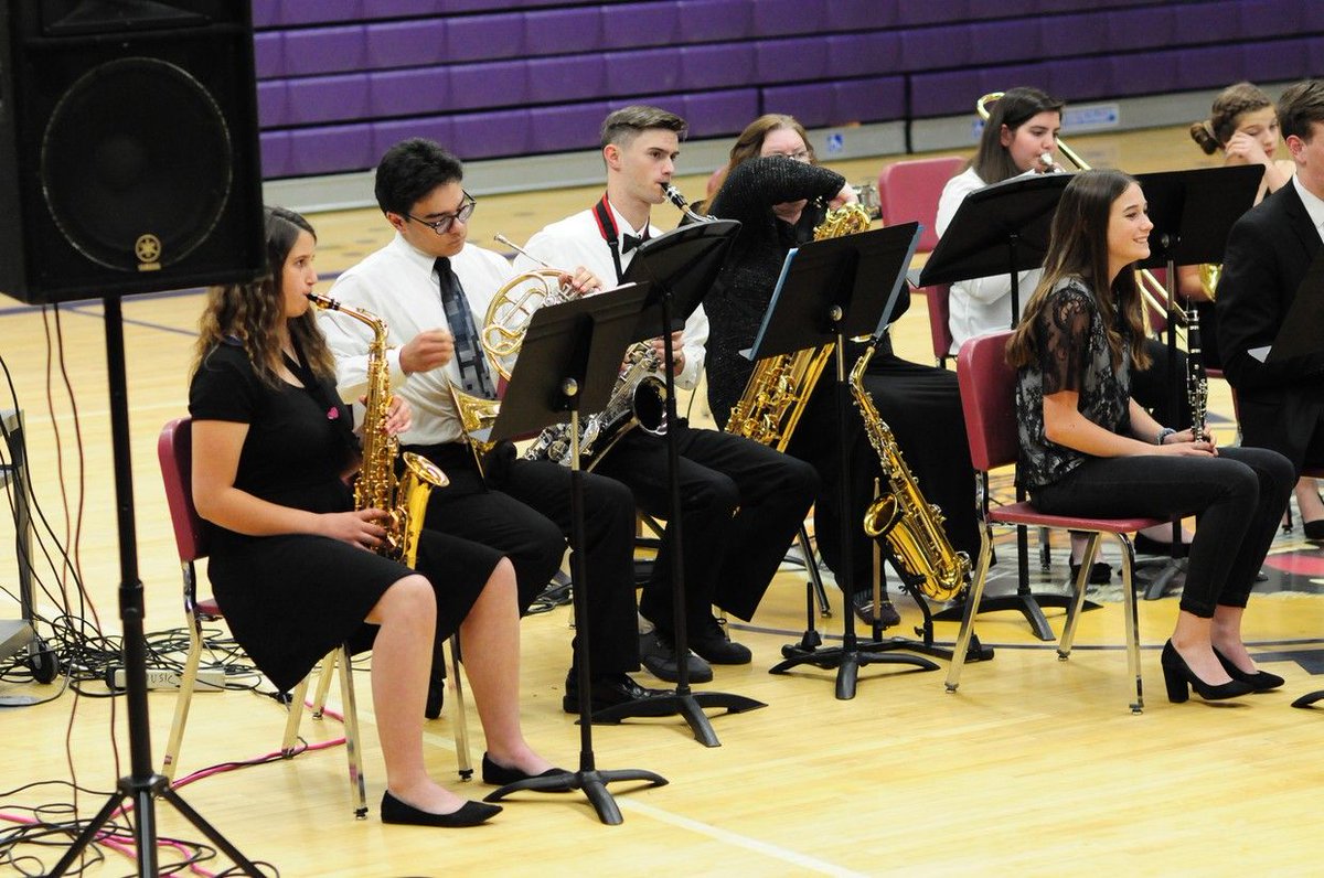 PlumasUSD's tweet photo. Portola Jr/Sr High Performing Arts teacher Ms. Haver coordinated another amazing Spring Concert on Wednesday night. Thank you to Ms. Haver for helping all of her students entertain us and perform with finesse! #Performingarts #HSBand #MountainKids #PlumasCounty #PJSHS https://t.co/gOxUd5NRo3