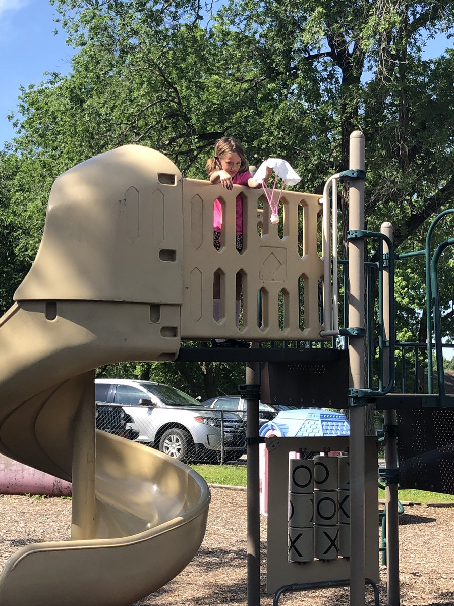 mrsabraves's tweet image. 1st graders at The Lab are ready to test their parachutes! After three trials, they thought of ways to make their design more effective in keeping the passenger safe! Fun to see their minds design solutions to problems!! @USD204 #youngproblemsolvers #bigsolutions