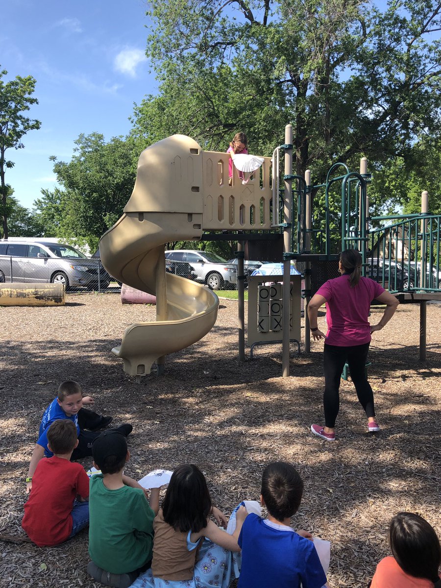 mrsabraves's tweet image. 1st graders at The Lab are ready to test their parachutes! After three trials, they thought of ways to make their design more effective in keeping the passenger safe! Fun to see their minds design solutions to problems!! @USD204 #youngproblemsolvers #bigsolutions