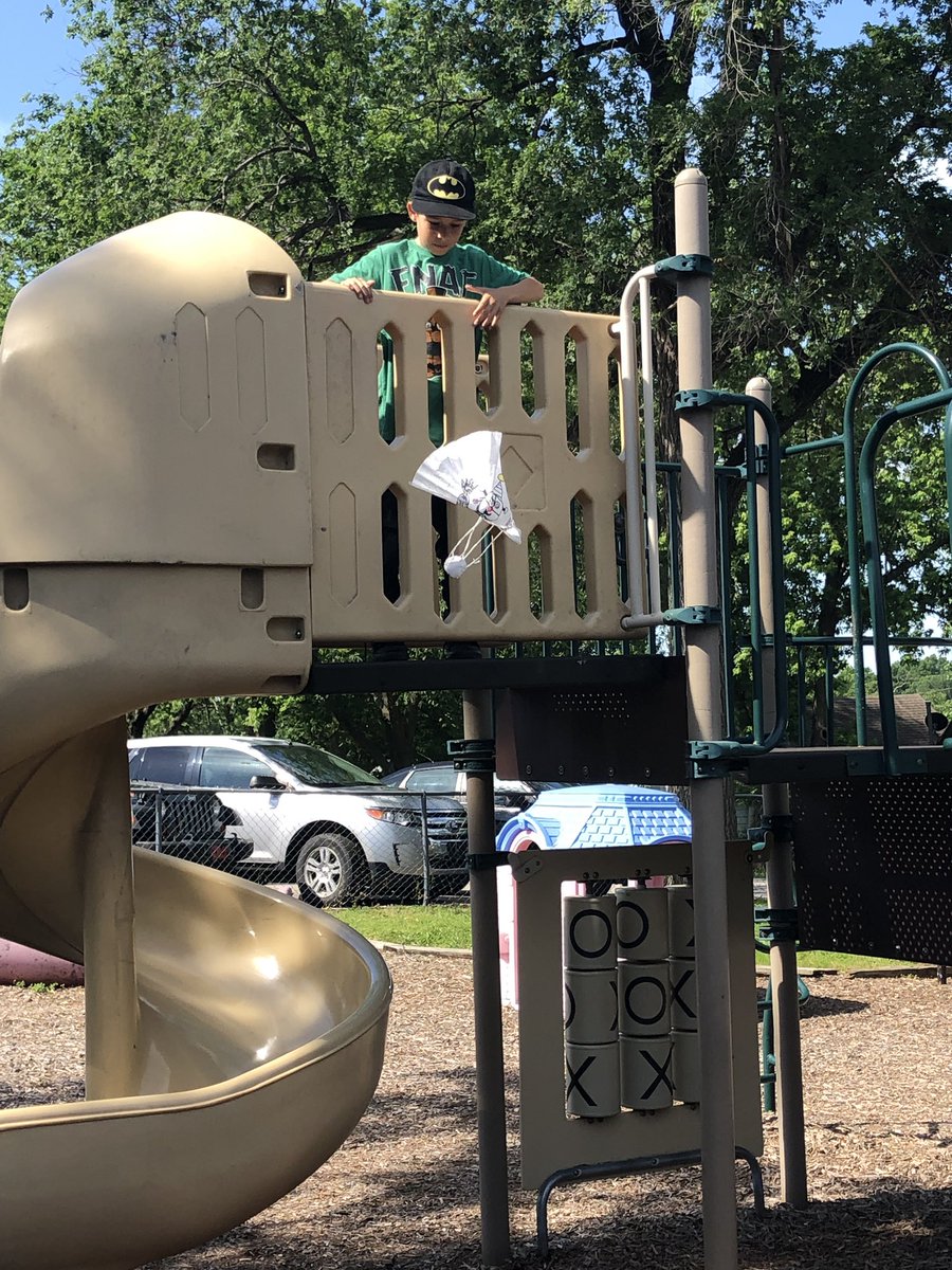 mrsabraves's tweet image. 1st graders at The Lab are ready to test their parachutes! After three trials, they thought of ways to make their design more effective in keeping the passenger safe! Fun to see their minds design solutions to problems!! @USD204 #youngproblemsolvers #bigsolutions