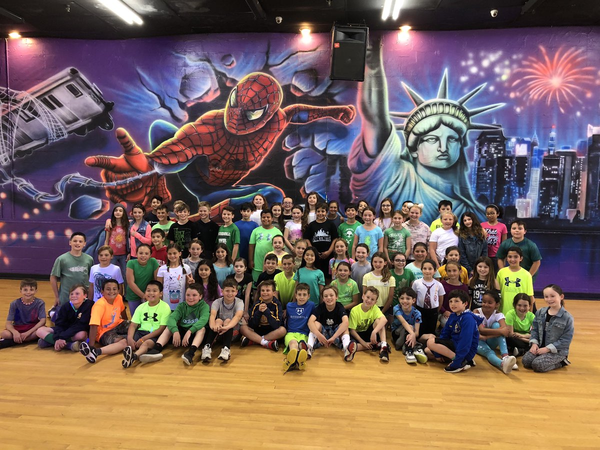MrsKorwanFFE's tweet photo. A little science, a little skating a whole lot of smiling 😃#ff https://t.co/73pGXFTNBc