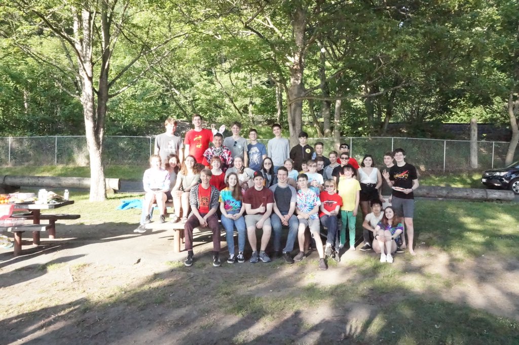 We had a fantastic time celebrating our fantastic year of #frc at our end of the year banquet! good luck to our lovely graduating seniors. #omgrobots