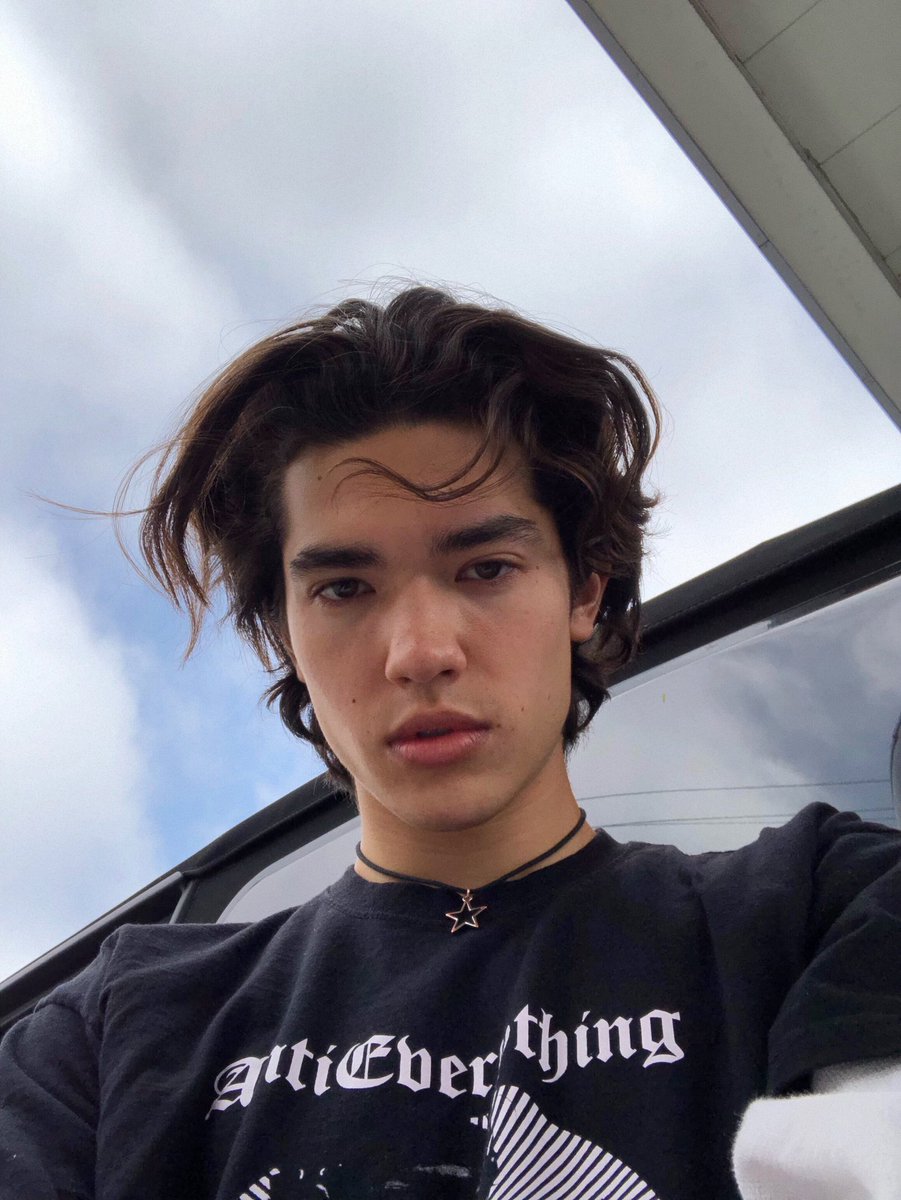 conangray's tweet photo. this necklace used to be a mood necklace but now it’s just black lol https://t.co/JQ12SC80hp